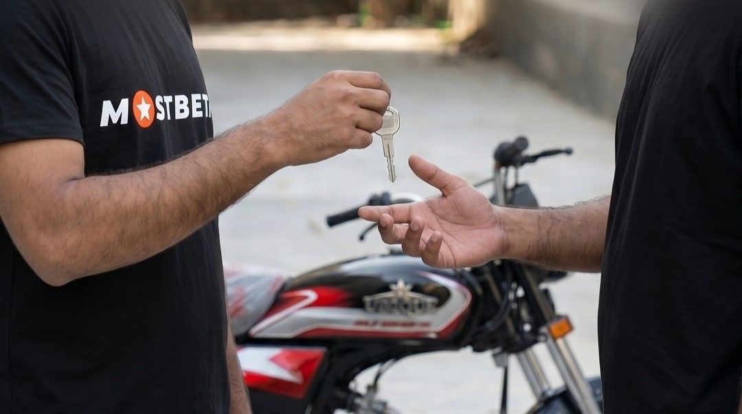 Karachi Resident Receives Honda CD 70