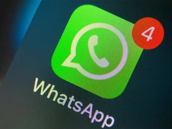WhatsApp is also testing the Green Dot feature on iPhone