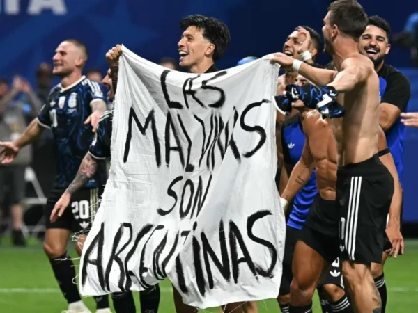 Britain demands FIFA investigation into Argentine players' political banner